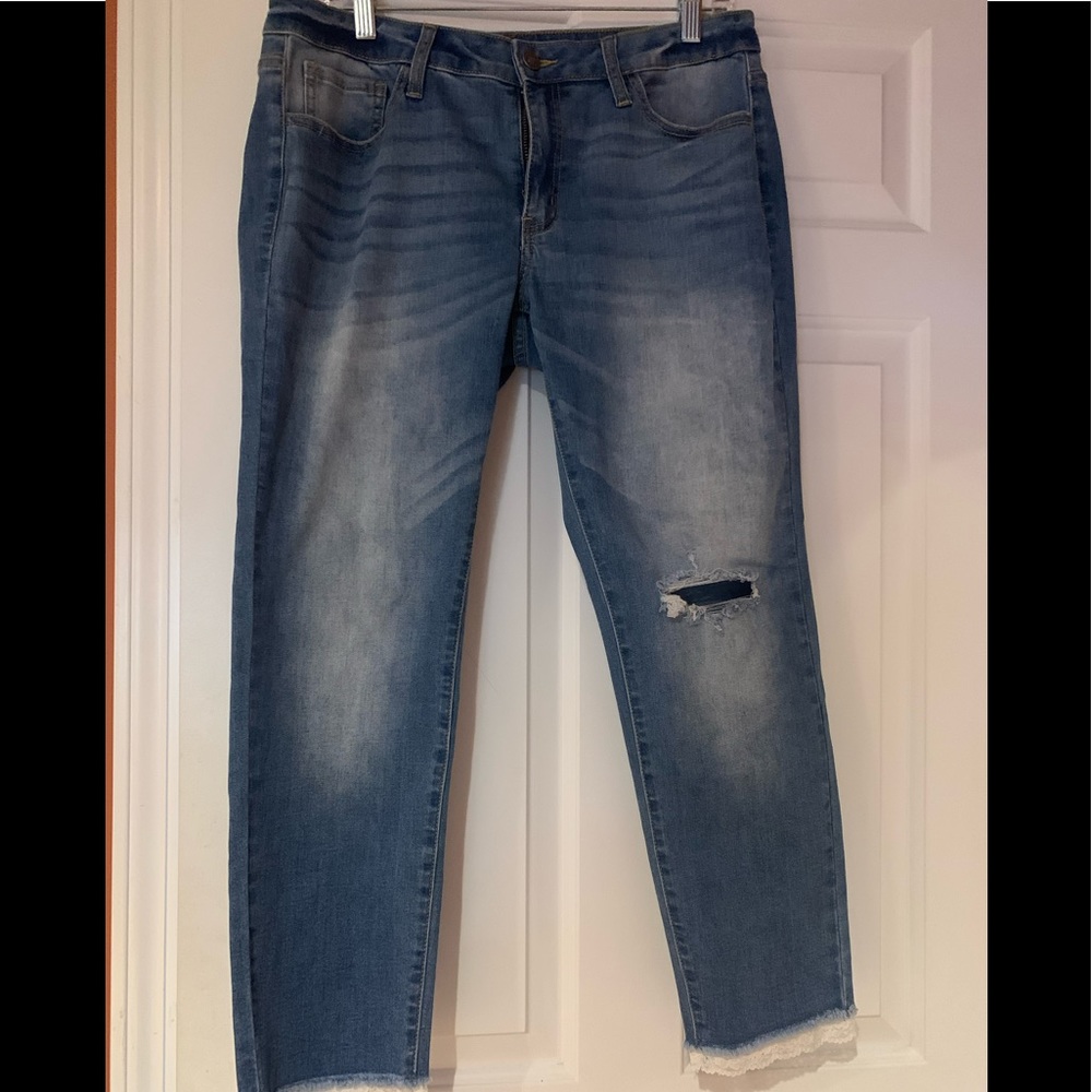 NWT Nature denim crop capris jeans with lace. Minimum distressing size 30 ~LQQK~